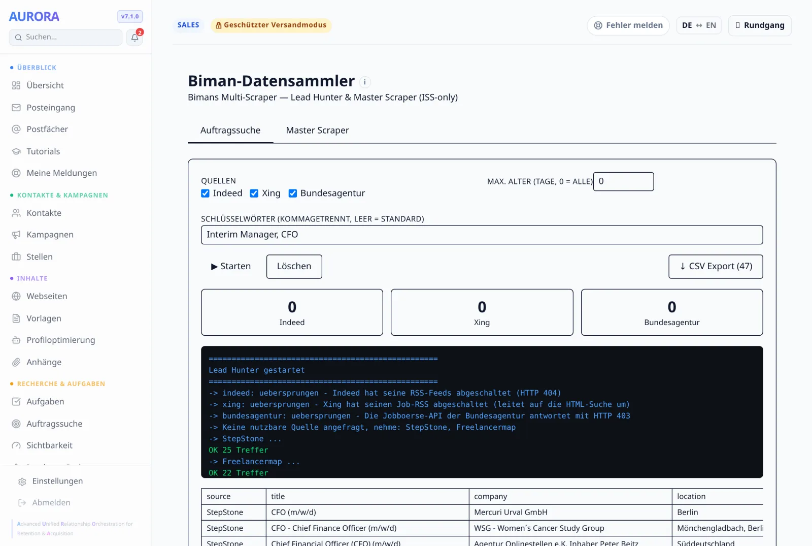 Zwei Reiter: „Auftragssuche“ und „Master Scraper“. Darunter die Quellen zum Ankreuzen und das schwarze Ausgabefenster, in dem der Lauf mitschreibt.
